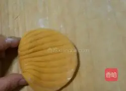 Illustration of how to make pumpkin shell steamed buns 12