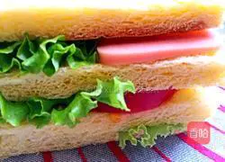 Illustration of how to make ham and egg sandwich 8