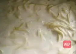 Illustration of how to make noodles with scallion oil 8