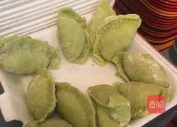 Illustration of how to make celery and beef dumplings 6