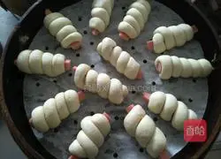 Illustration of how to make ham rolled steamed buns 7