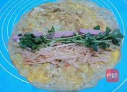 Illustration of how to make shredded potato and egg burritos 17