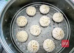 Illustration of how to make shepherd's purse and meat buns 18