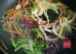 Illustration of how to make fried noodles with sausage 9