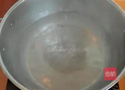 Illustration of how to make pork and locust flower dumplings 22