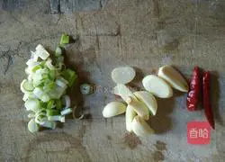 Illustration of how to make fried tomato steamed buns 3