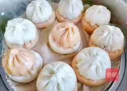 Illustration of making double-layered double-stuffed buns 20