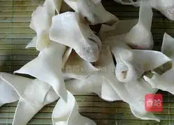 Wonton in clear soup Illustration of how to make wontons 1