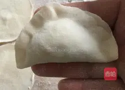 Illustration of how to make lace dumplings (leek and egg filling) 11