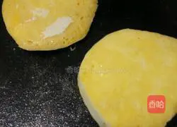 Illustration of how to make golden steamed bun slices 5