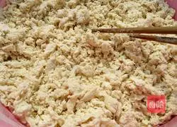 Illustration of how to make pork stuffed buns 2