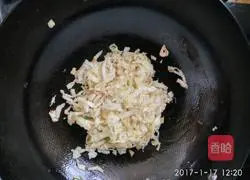 Illustration of how to make braised pancakes 8