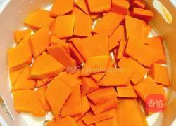 Illustration of how to make bean paste pumpkin cake 1