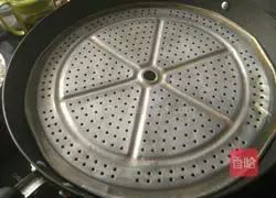 Illustration of how to make steamed buns stuffed with dried radish and vegetables 10