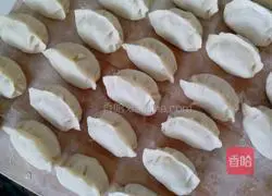 Illustration of making cabbage and egg vegetarian dumplings 11
