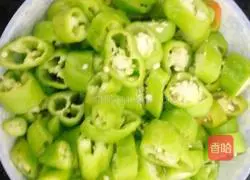 Illustration of how to make chili noodles 1