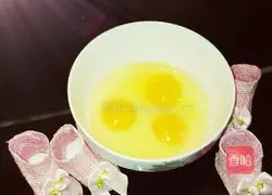 Illustration of how to make multi-flavored egg fried rice 3