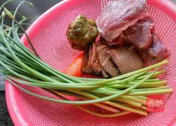 Illustration of how to make leek and moss dumplings 1