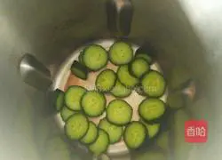 Cucumber Illustration of how to make cakes 2