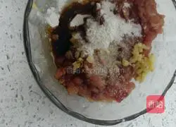 Illustration of how to make pan-fried lotus root cake 1