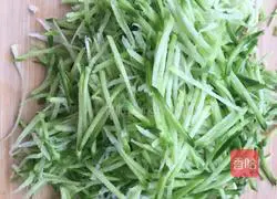 Illustration of making dumplings stuffed with shredded radish 2