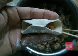 Illustration of how to make mushroom and chicken dumplings 10