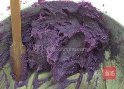 Illustration of how to make crystal purple potato cake 1