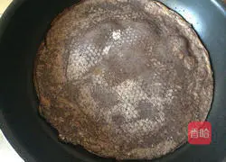 Illustration of how to make black pancakes 5