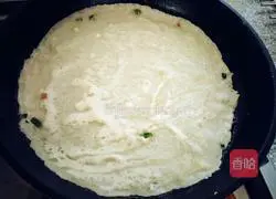 Illustration of how to make luncheon meat, crab sticks and green onion pancakes 5