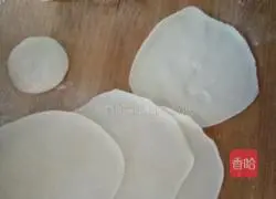 Illustration of how to make radish, cabbage and mutton dumplings 2