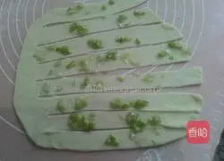 Illustration of how to make flying cake skin 11