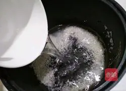 Illustration of how to make porridge with leftover dumpling stuffing (rice cooker version) 5