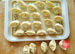 Illustration of how to make cucumber, egg and shrimp dumplings 12