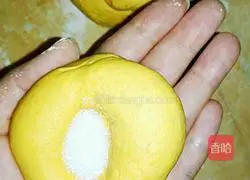 Illustration of how to make pumpkin steamed buns 4