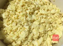 Illustration of how to make leek, meat and egg dumplings 3