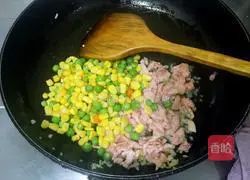 Garlic Chicken Curry Fried Rice Recipe Illustration 4