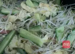 Illustration of how to make fried noodles with eggs 3