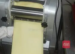 Illustration of how to make plum blossom steamed buns 2