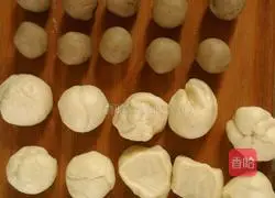 Illustration of how to make peanut-filled pancakes 3