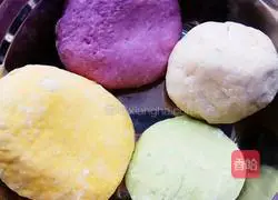 Illustration of how to make lollipop steamed buns 1