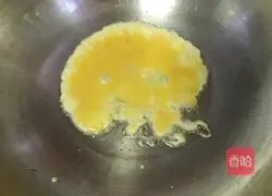 Illustration of how to make colorful fried rice with shrimps 6