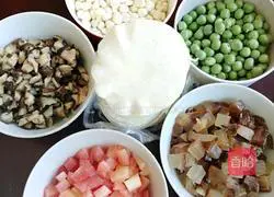 Illustration of how to make bacon, mushrooms and siu mai 2