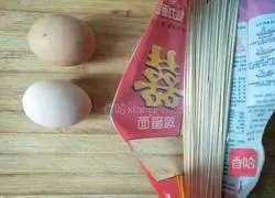 Illustration of how to make noodles, ham and omelette 1