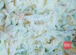 Fresh shrimp Illustration of how to make batter cake 4