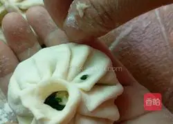 Illustration of how to make leek and tofu buns 7