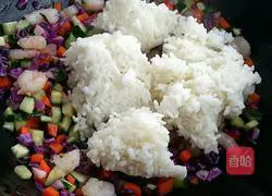 Illustration of how to make shrimp fried rice 5