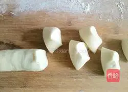 Illustration of how to make mushroom buns 1