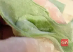 Illustration of how to make colorful wontons 12