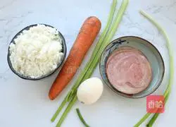 Illustration of how to make fried rice with mixed vegetables, ham and eggs 1