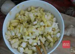 Illustration of how to make fried steamed buns 3